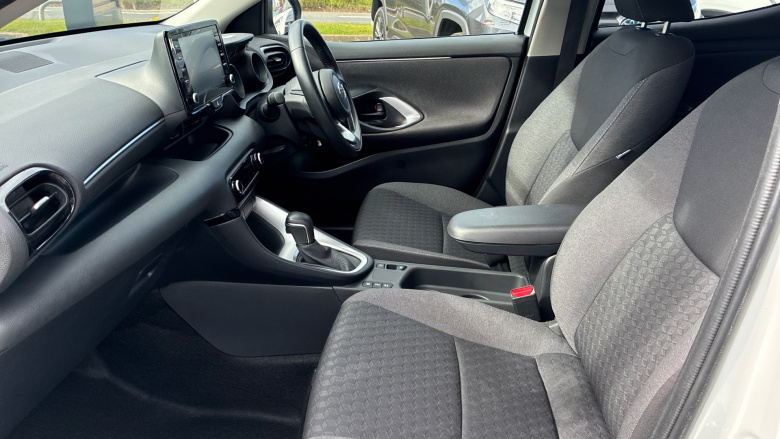 Toyota Yaris 1.5 Hybrid Design 5dr CVT Hybrid Hatchback
